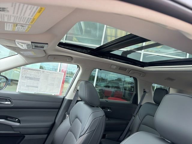 New 2026 Nissan Pathfinder SL image 12
