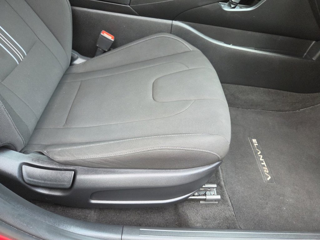 Used 2021 Hyundai Elantra SEL FWD image 39