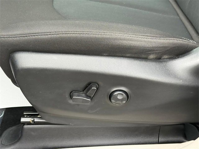 Used 2023 Chrysler Voyager LX image 19