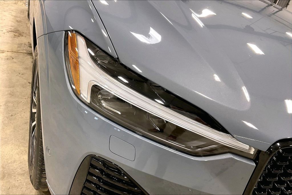 Certified 2023 Volvo XC60 B5 Plus w/ Climate Package image 31