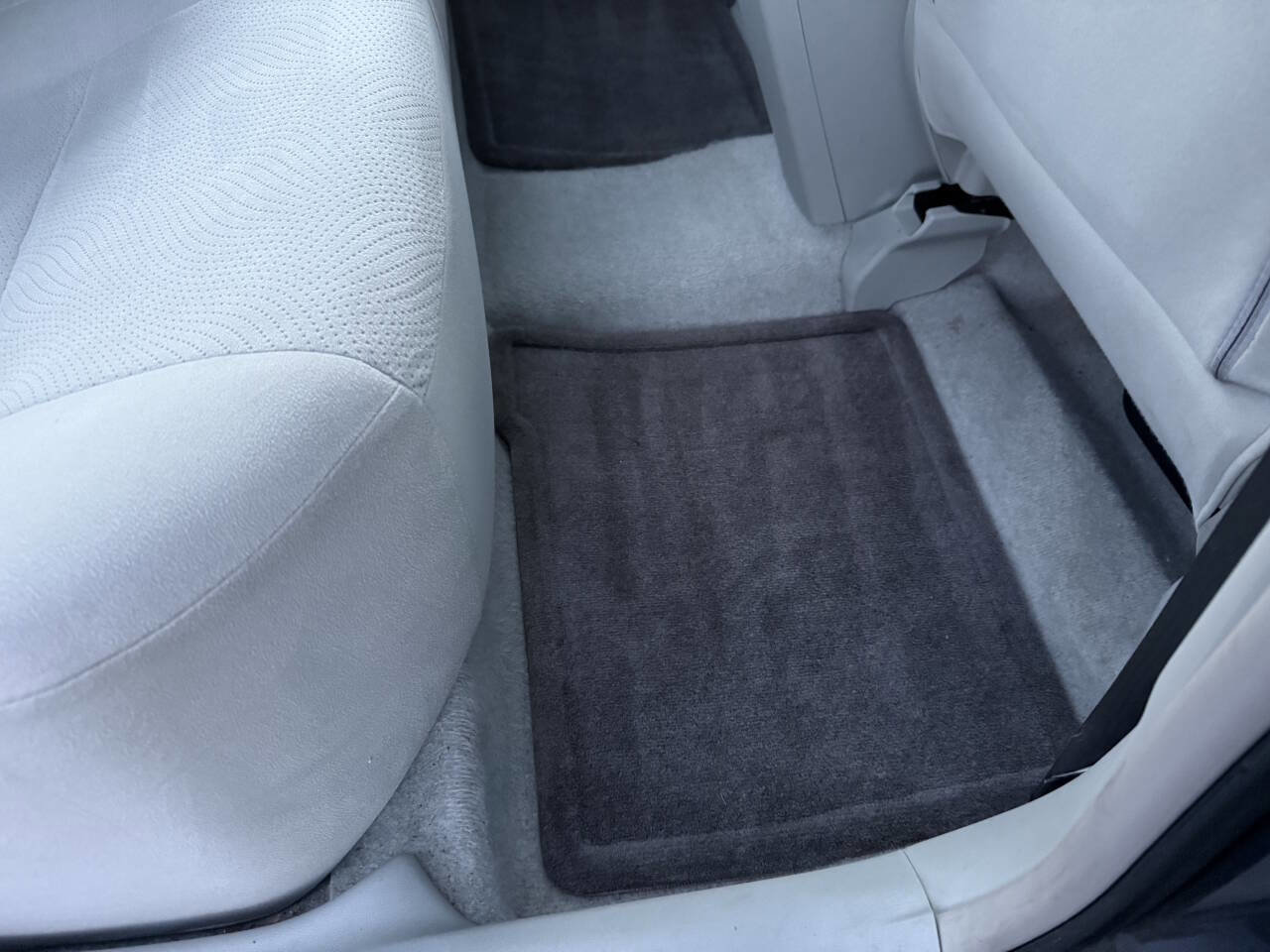 Used 2010 Toyota Prius Three image 9