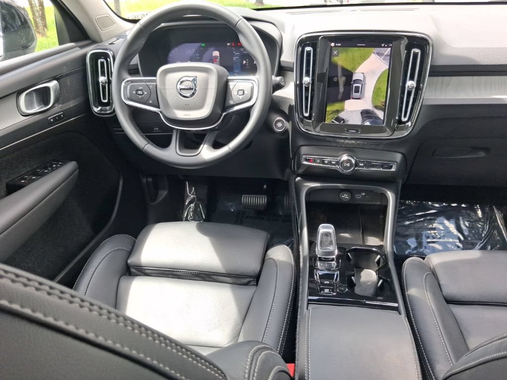 Used 2026 Volvo XC40 B5 Plus AWD/4WD image 9