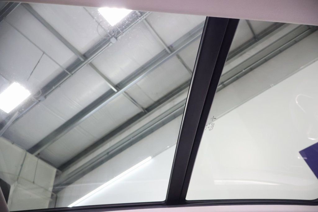 Used 2022 Volkswagen Tiguan SE w/ Panoramic Sunroof Package image 25