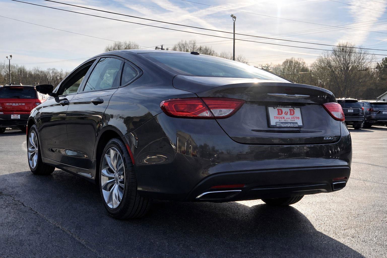 Used 2016 Chrysler 200 S w/ Comfort Group image 3