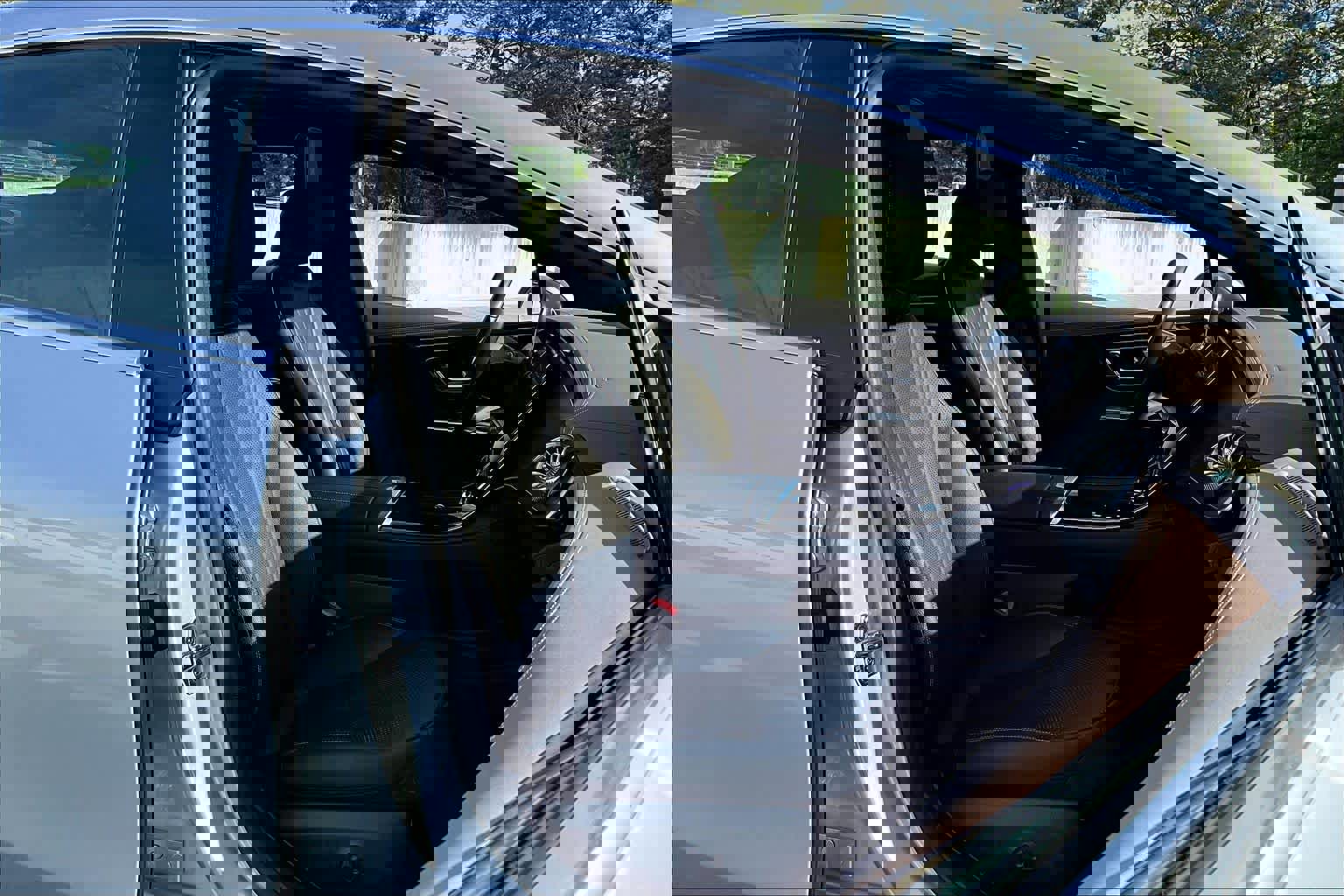 Used 2023 Mercedes-Benz EQE 500 4MATIC Sedan w/ Exclusive Trim Package image 8