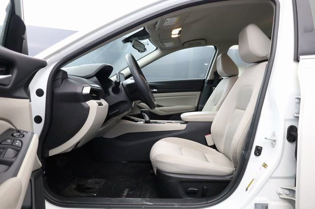 Used 2024 Nissan Altima 2.5 SV image 10