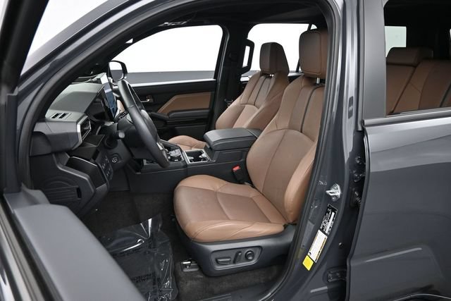 Used 2025 Toyota 4Runner Limited AWD/4WD image 17