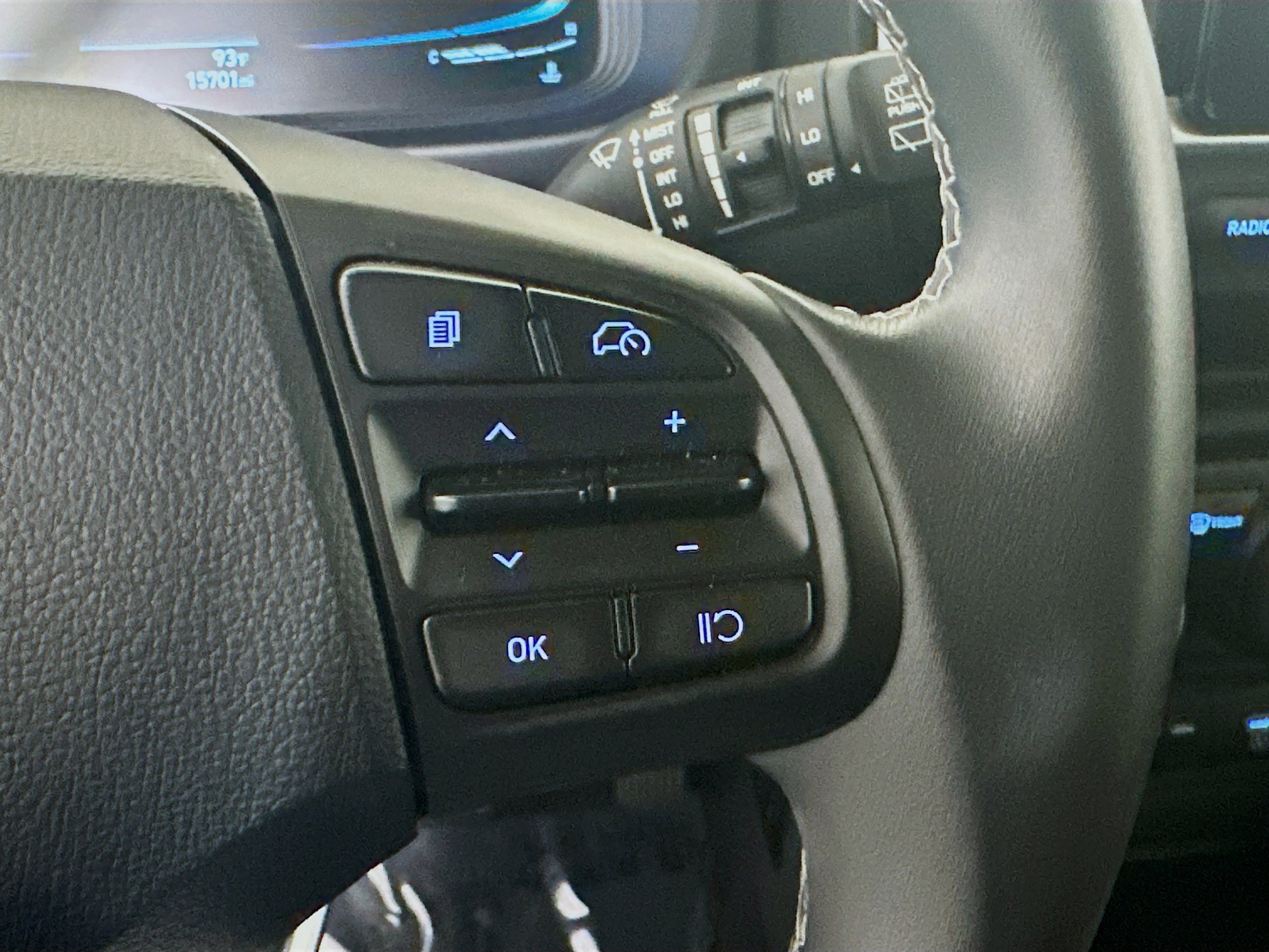 Used 2025 Hyundai Venue SEL FWD image 17