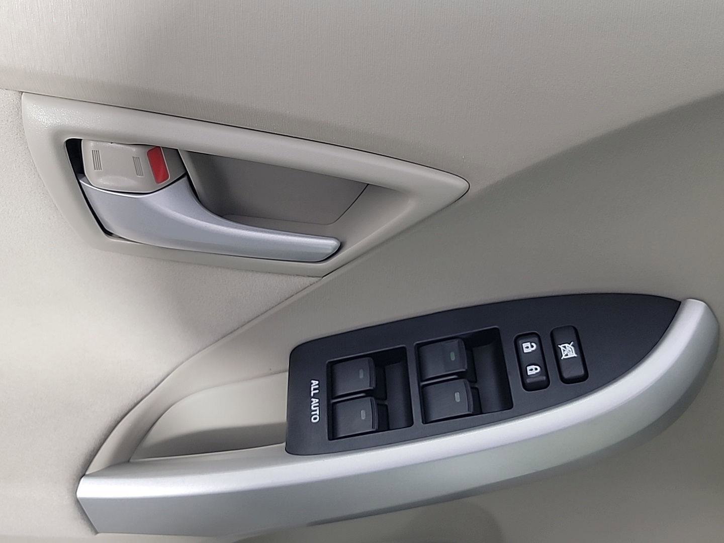 Used 2011 Toyota Prius Two image 31
