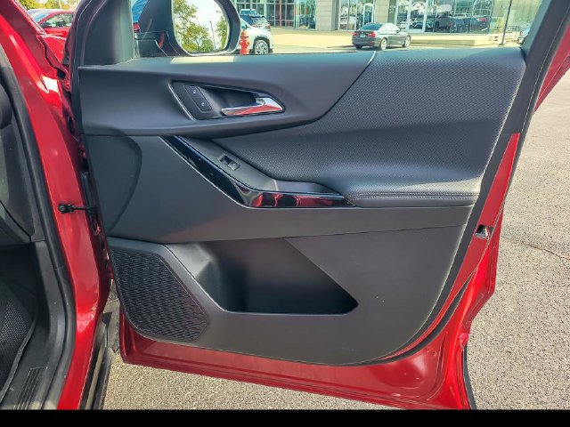 Used 2026 Chevrolet Equinox LT w/ Convenience Package II FWD image 32