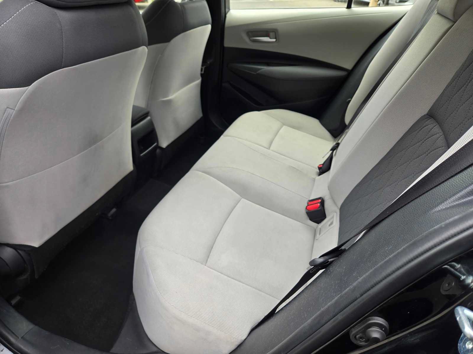 Used 2020 Toyota Corolla LE w/ Carpet Mat Package (TMS) FWD image 16