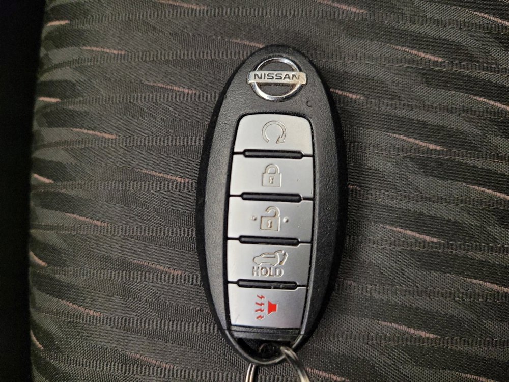 Used 2020 Nissan Rogue SV image 32