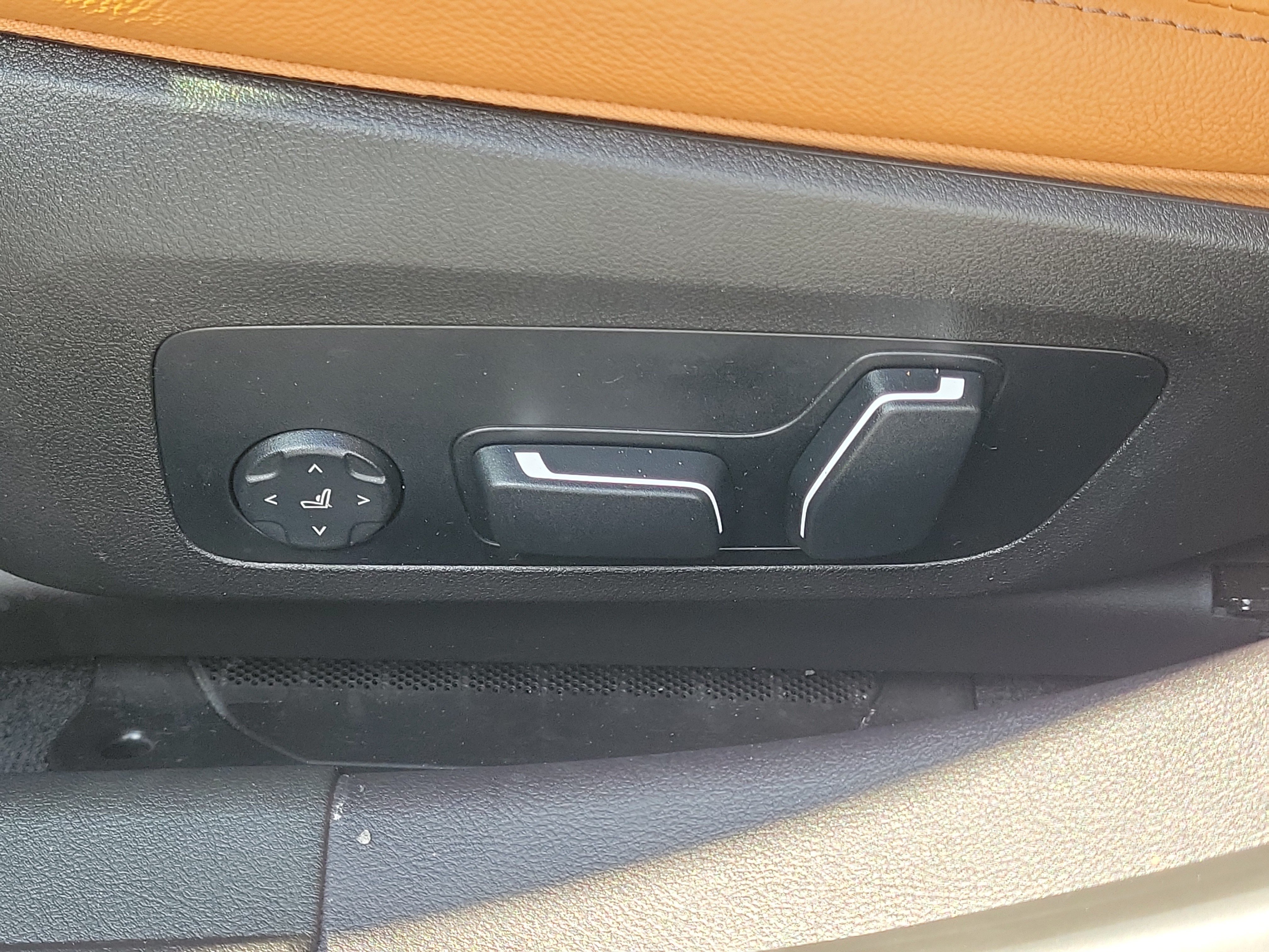 Used 2024 BMW 330i Sedan w/ Premium Package RWD image 19