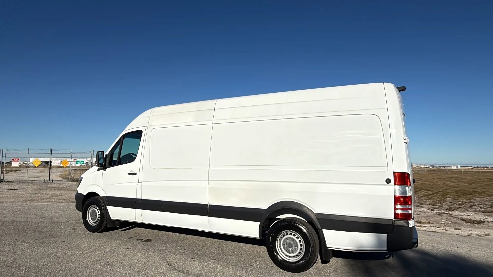 Used 2017 Mercedes-Benz Sprinter 2500 image 3