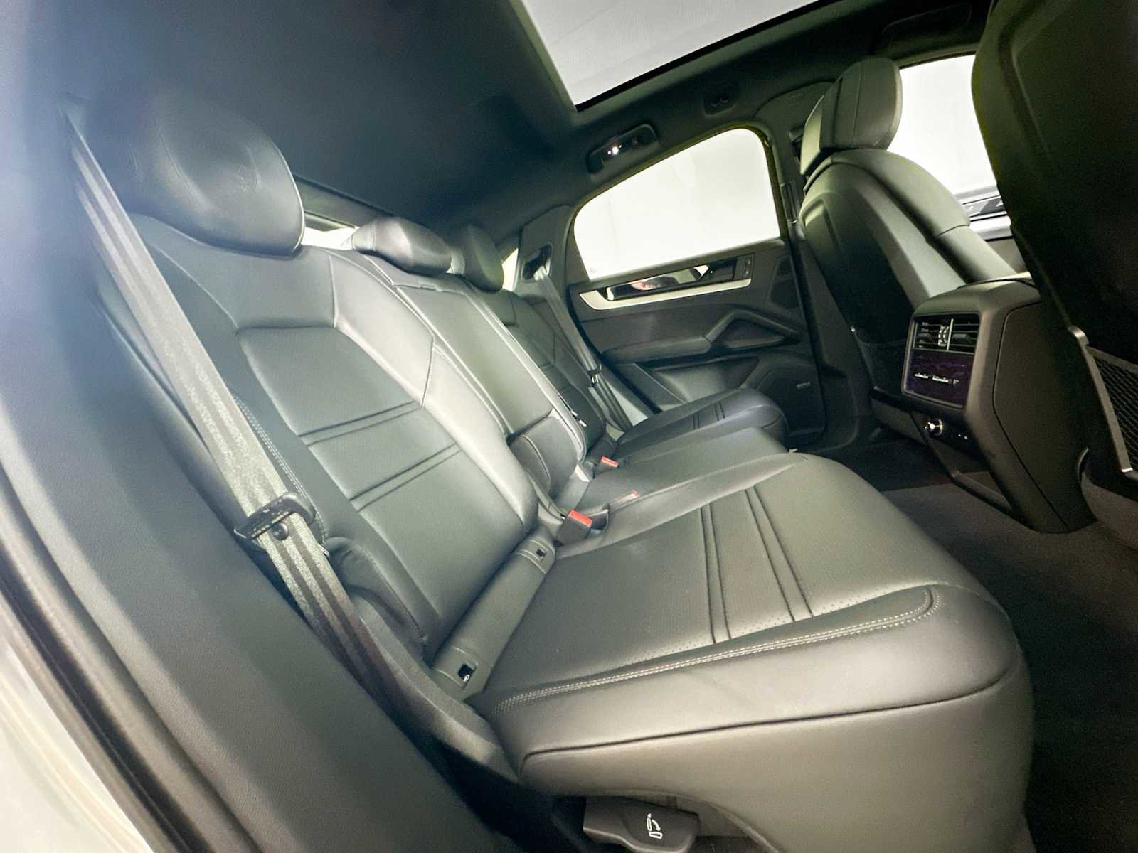 New 2025 Porsche Cayenne Coupe image 27