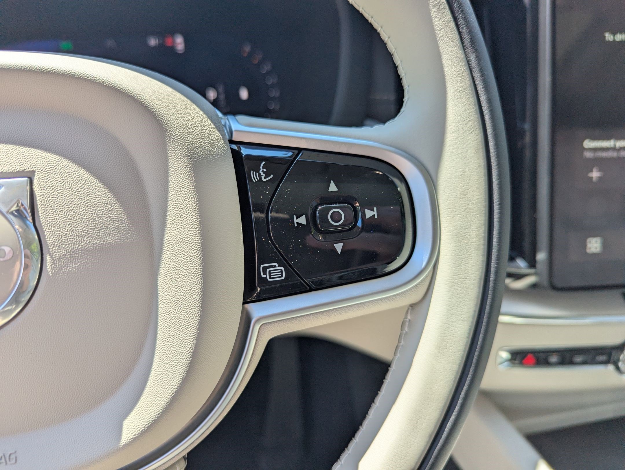 New 2026 Volvo XC60 B5 Ultra w/ Protection Package Premier image 12