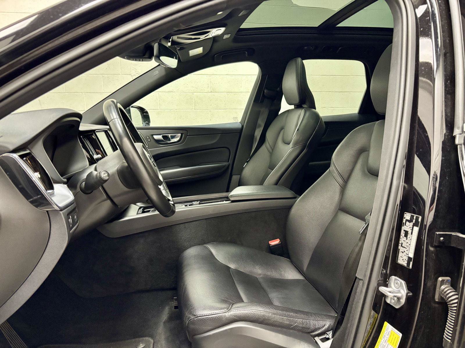 Used 2020 Volvo XC60 T5 Momentum AWD/4WD image 16
