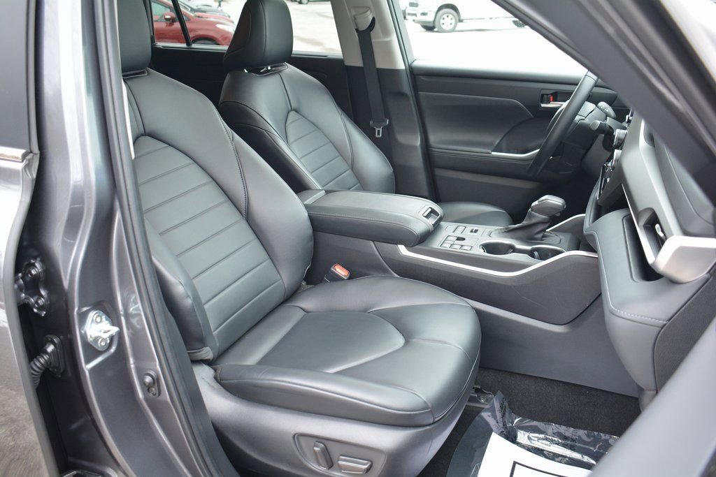 Used 2023 Toyota Highlander XLE image 21