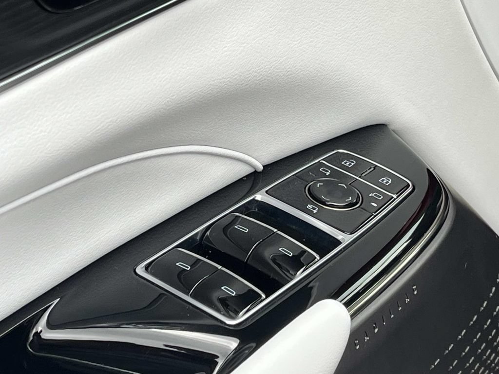 Certified 2024 Cadillac Lyriq Luxury RWD image 25