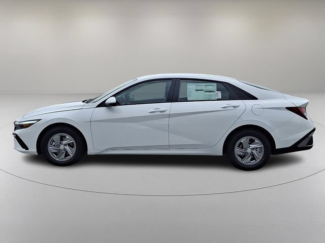New 2026 Hyundai Elantra SE FWD image 4