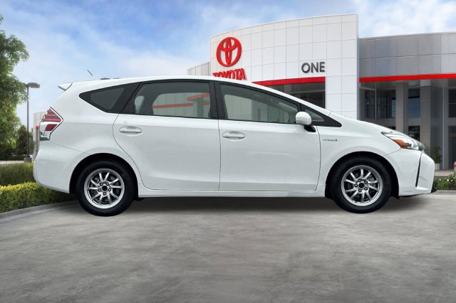 Certified 2017 Toyota Prius V Two FWD image 3