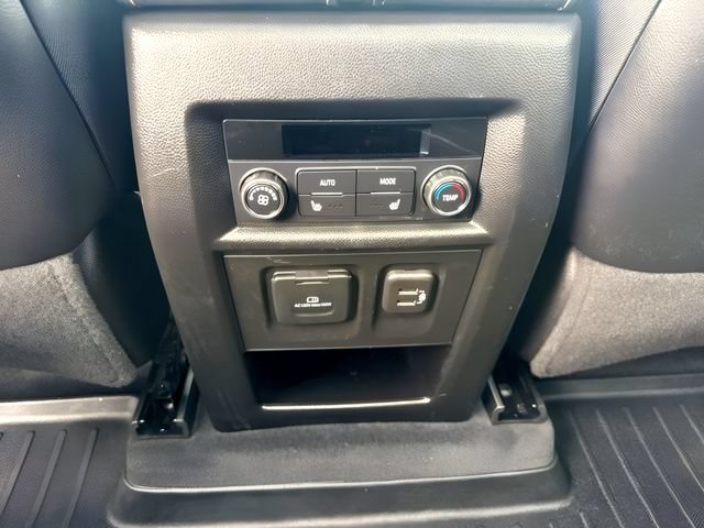 Used 2023 Chevrolet Traverse Premier AWD/4WD image 24