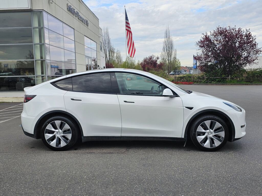 Used 2020 Tesla Model Y Long Range image 8