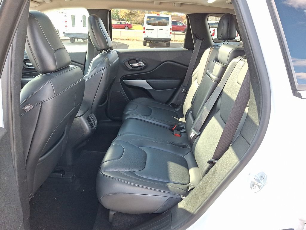 Used 2017 Jeep Cherokee Overland w/ Technology Group image 10