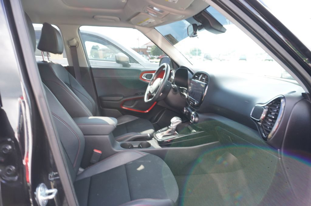 Used 2024 Kia Soul GT-Line FWD image 9