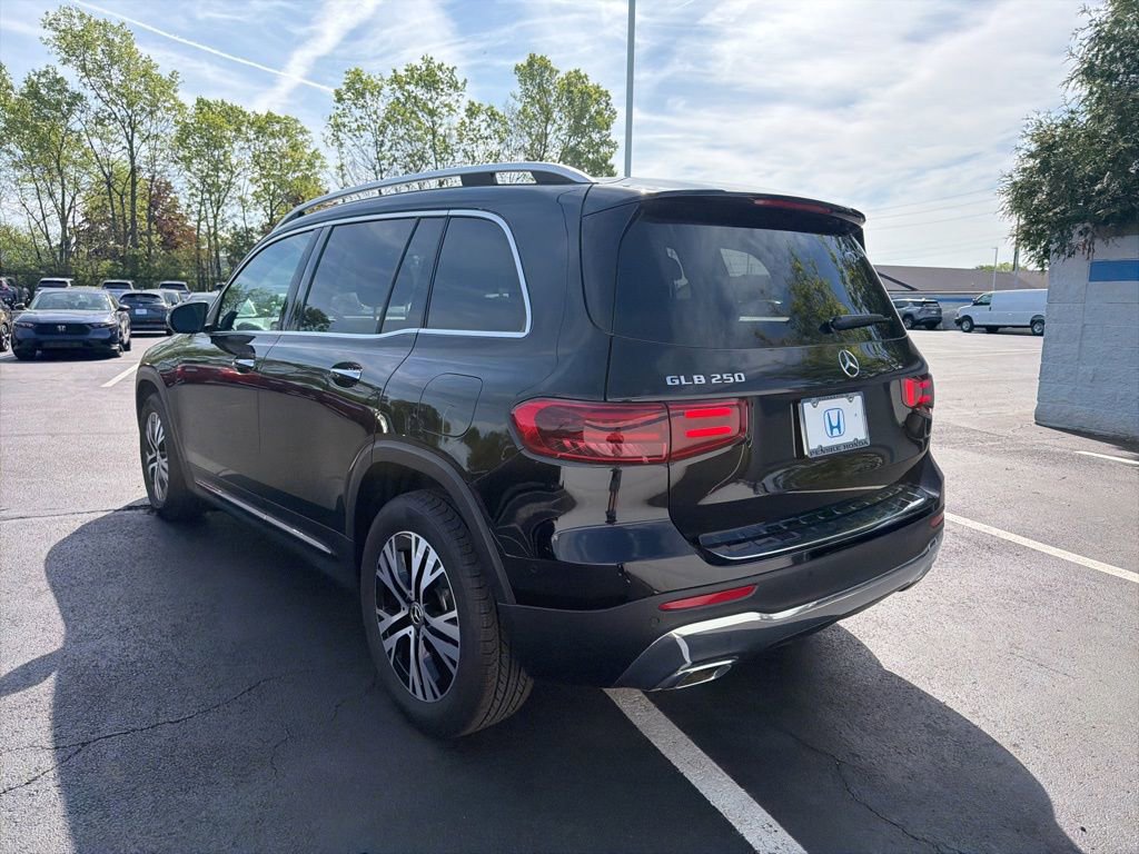 Used 2025 Mercedes-Benz GLB 250 image 3