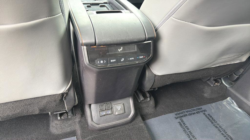 Used 2022 Toyota Highlander Bronze Edition image 17