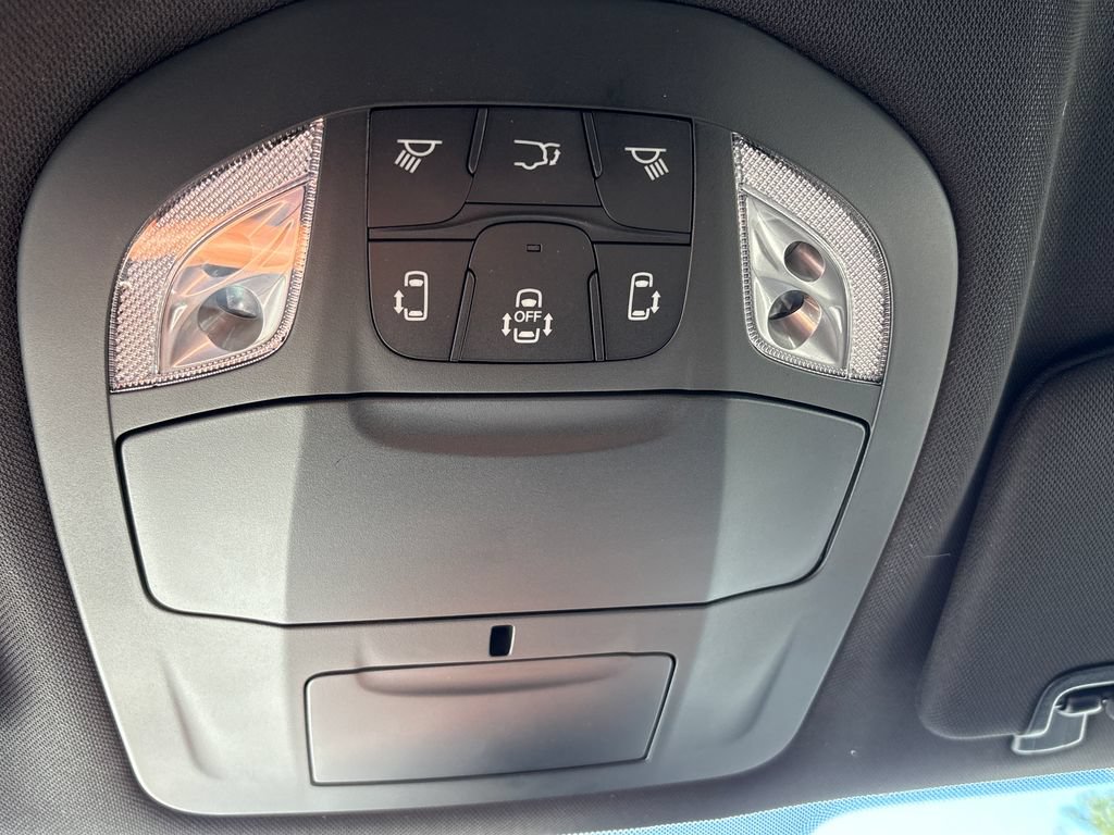 New 2027 Chrysler Pacifica Select FWD image 39