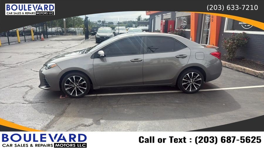 Used 2018 Toyota Corolla SE w/ SE Premium Package FWD image 4