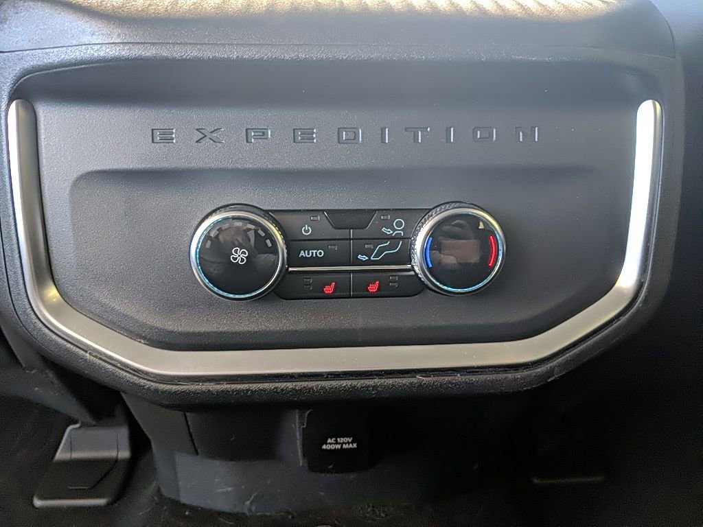 Used 2025 Ford Expedition Platinum image 18