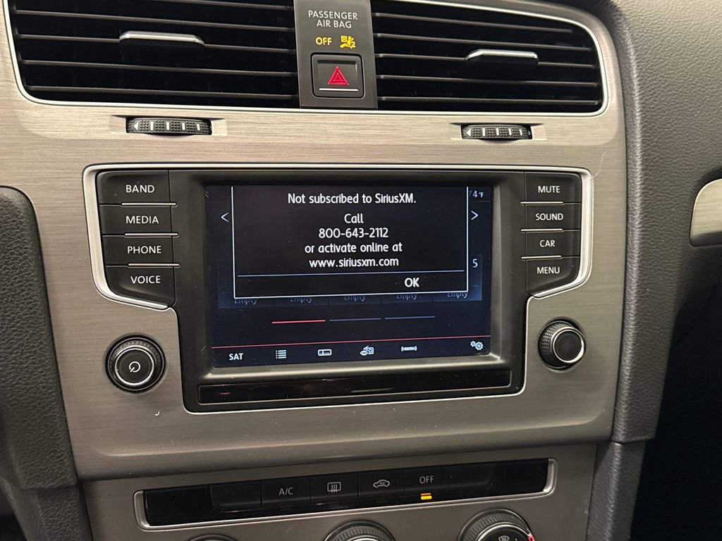 Used 2016 Volkswagen Golf S image 21