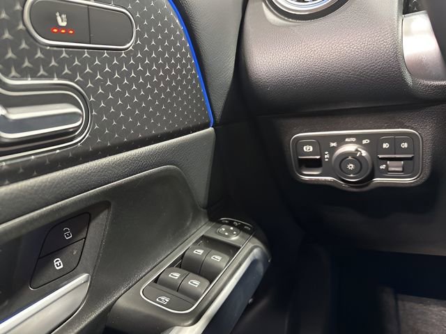 Used 2025 Mercedes-Benz GLB 250 4MATIC image 16