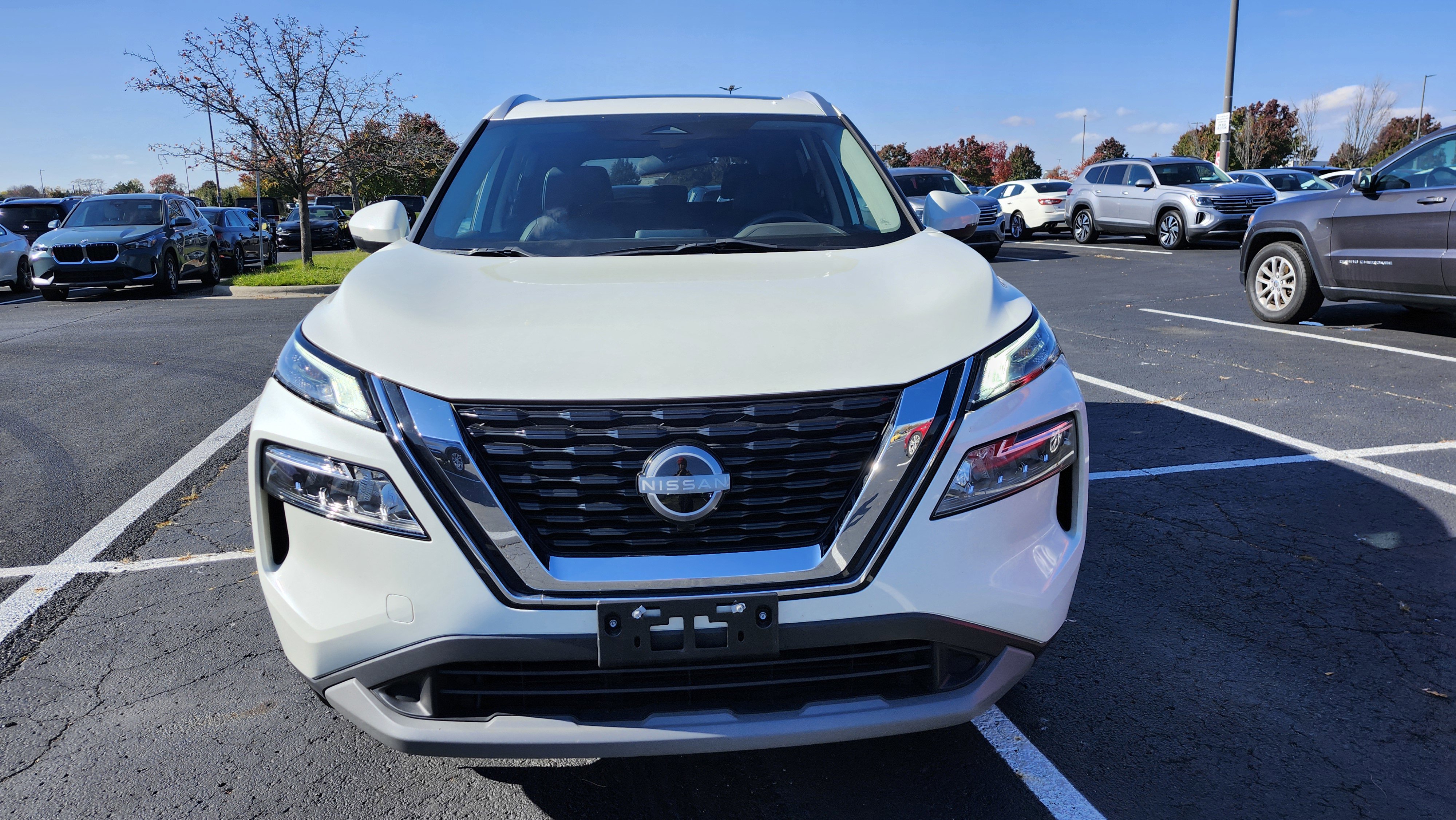 Used 2023 Nissan Rogue SV w/ SV Premium Package image 3