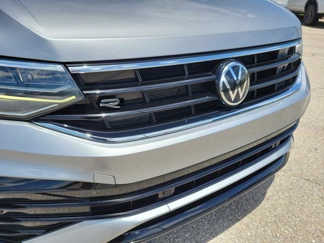 Used 2022 Volkswagen Tiguan SE R-Line FWD image 13