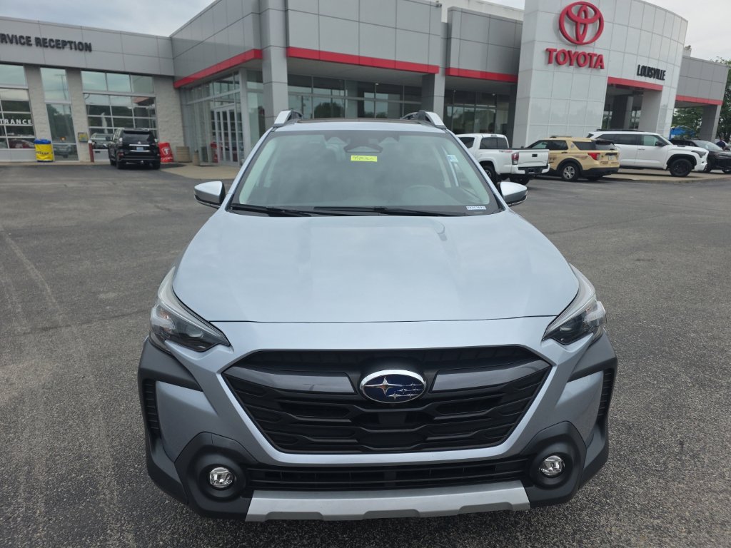 Used 2023 Subaru Outback Touring AWD/4WD image 3