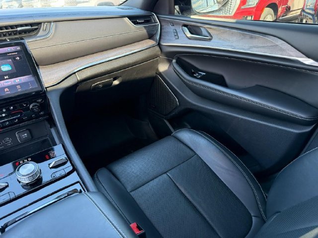 Used 2024 Jeep Grand Cherokee L Overland w/ Luxury Tech Group IV AWD/4WD image 23