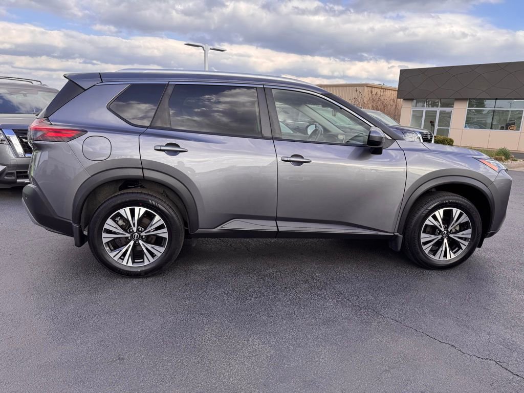 Used 2023 Nissan Rogue SV w/ SV Premium B Package image 6