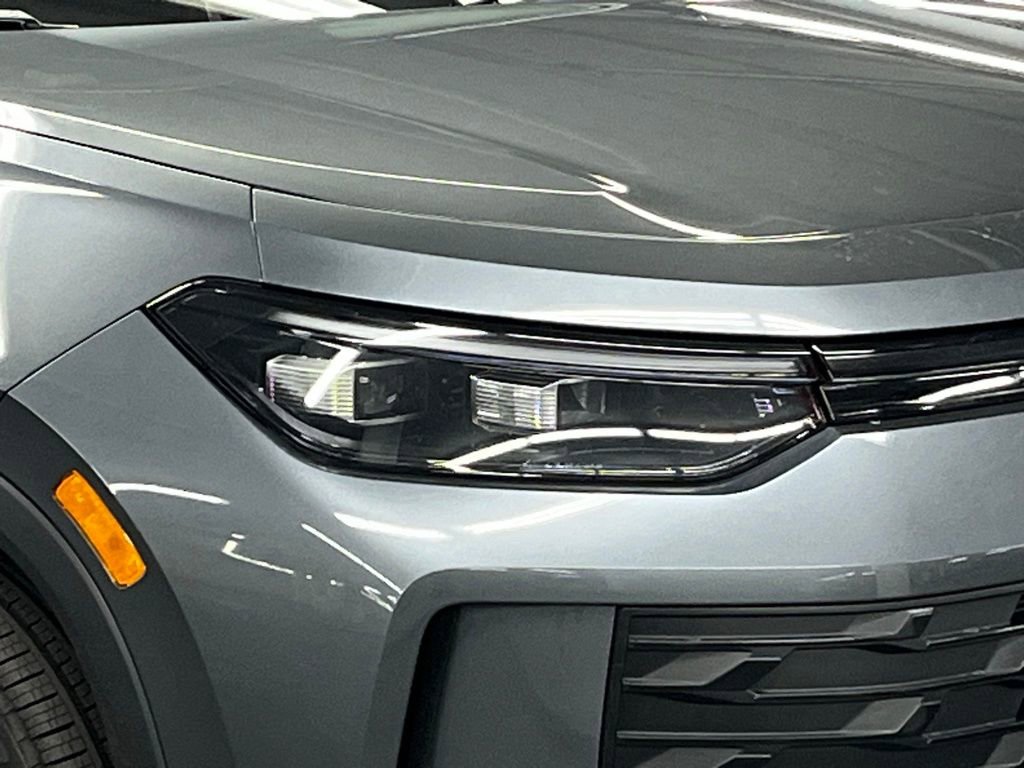 New 2025 Volkswagen Tiguan SE image 43