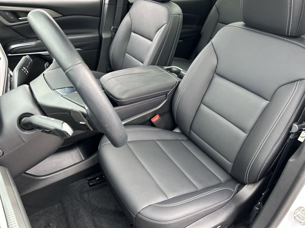 Used 2025 Chevrolet Traverse LT w/ Sun and Wheel Package image 20