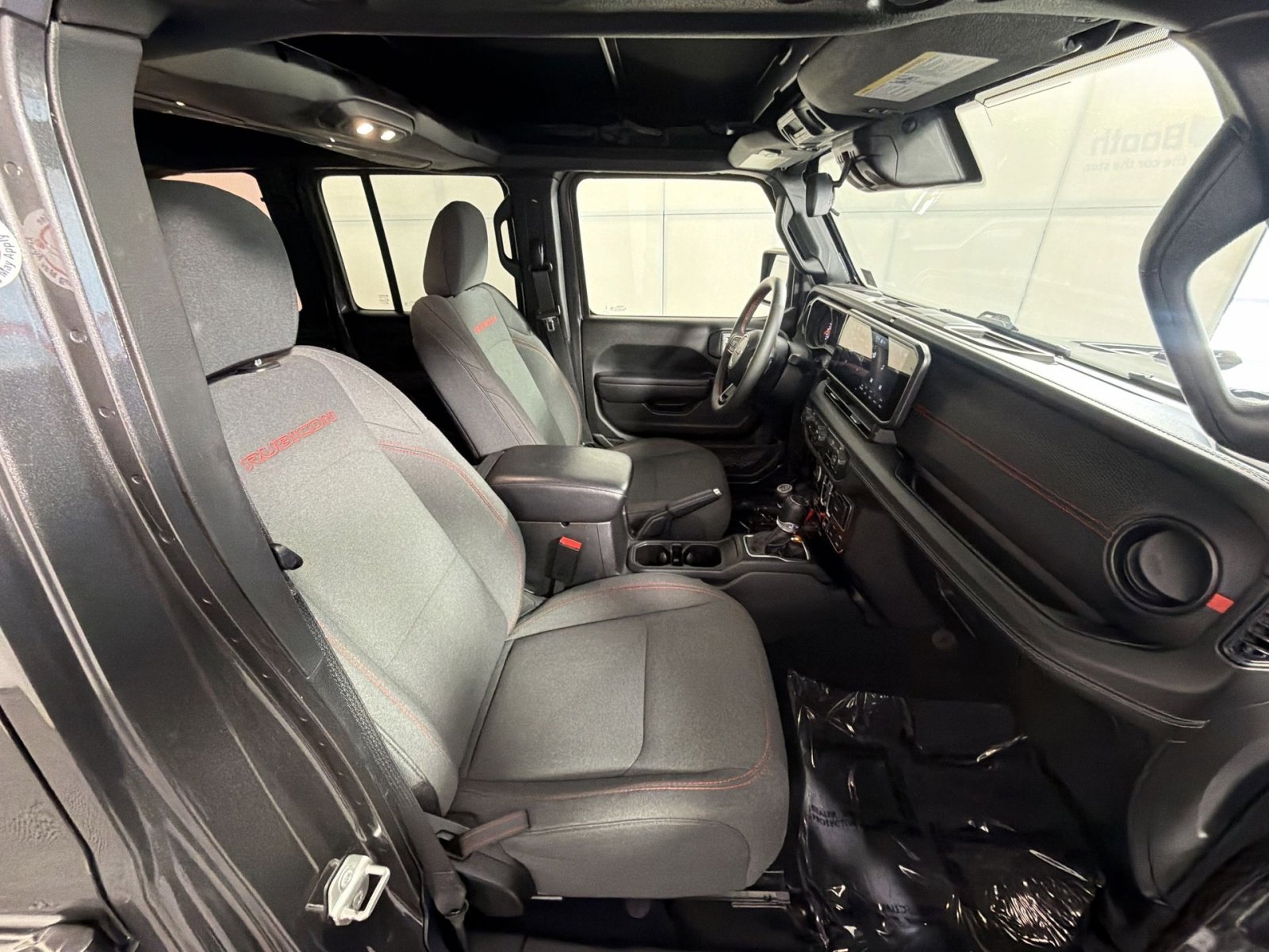 Used 2024 Jeep Wrangler Unlimited Rubicon w/ Convenience Group image 25