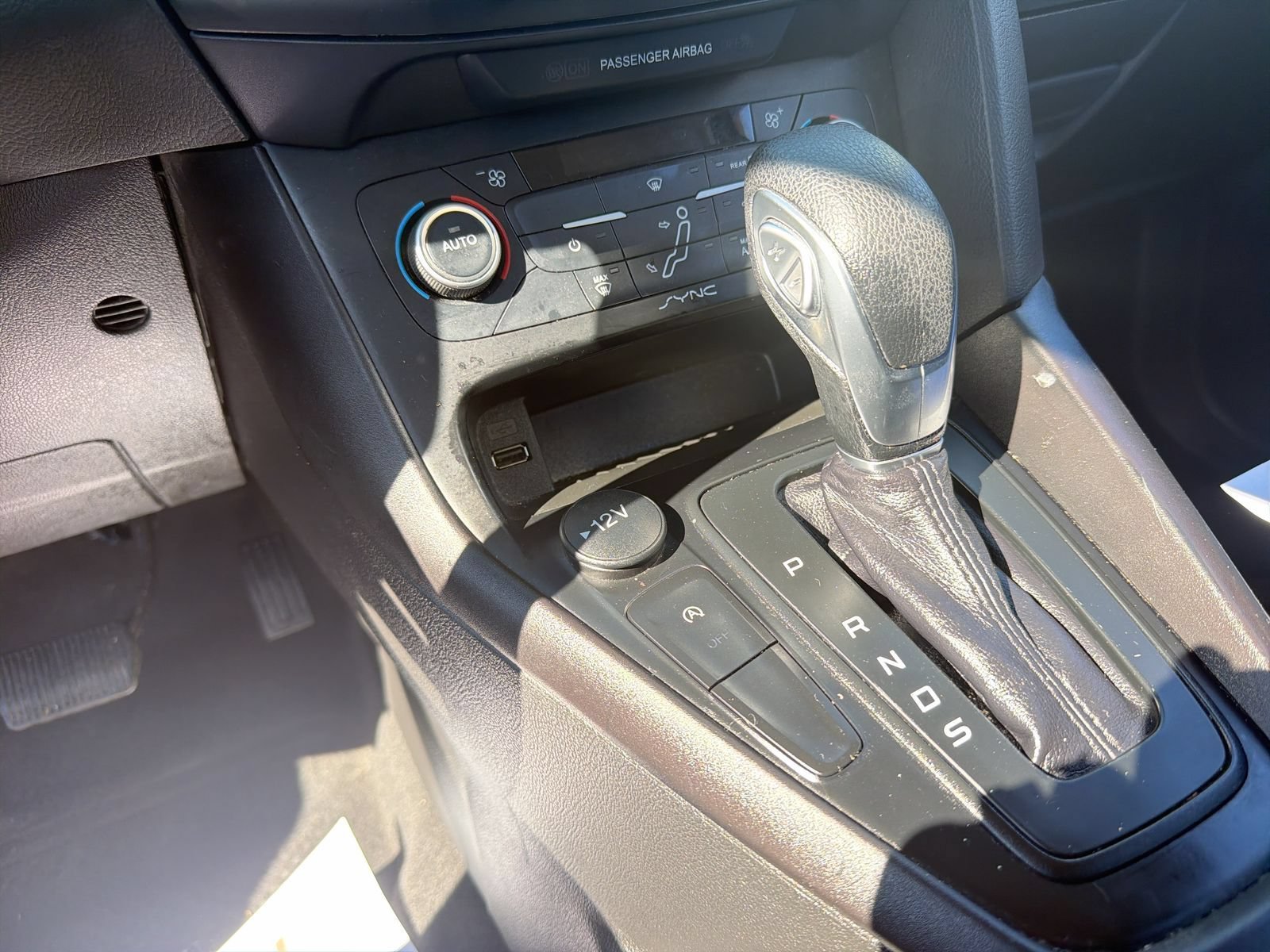 Used 2018 Ford Focus SE FWD image 34