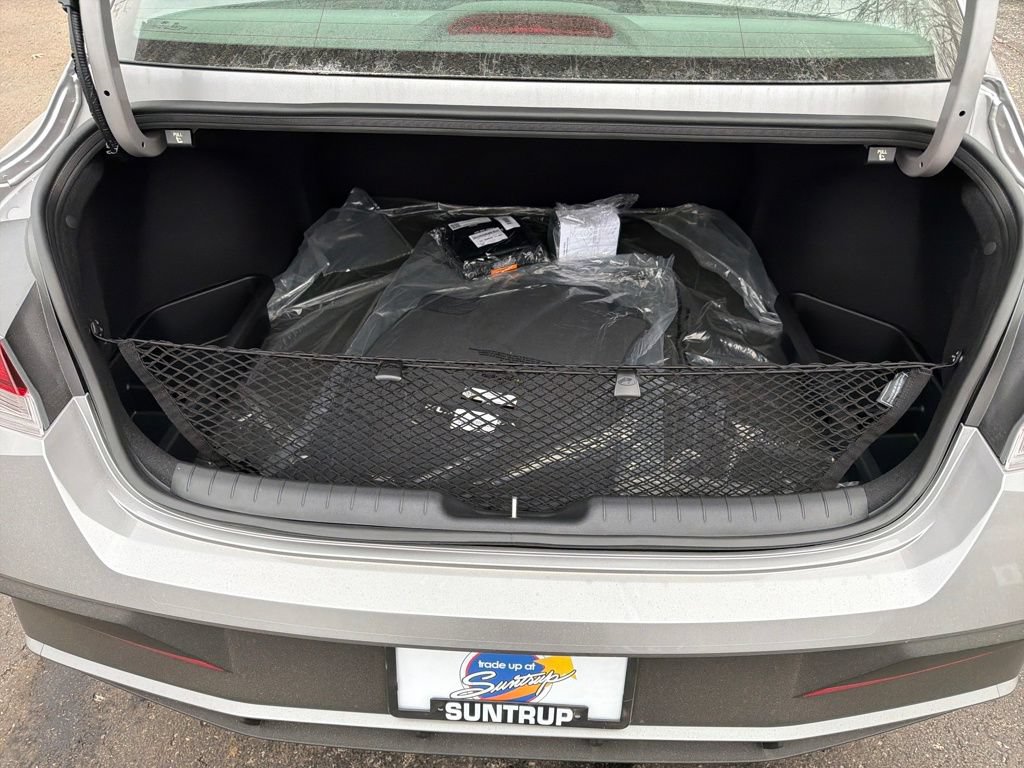Used 2026 Hyundai Elantra SE w/ Cargo Package FWD image 27