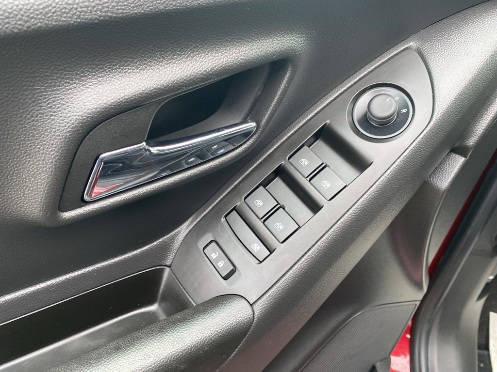 Certified 2022 Chevrolet Trax LT w/ Driver Confidence Package image 21