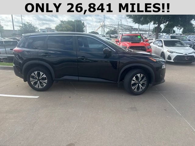 Used 2022 Nissan Rogue SV FWD image 2