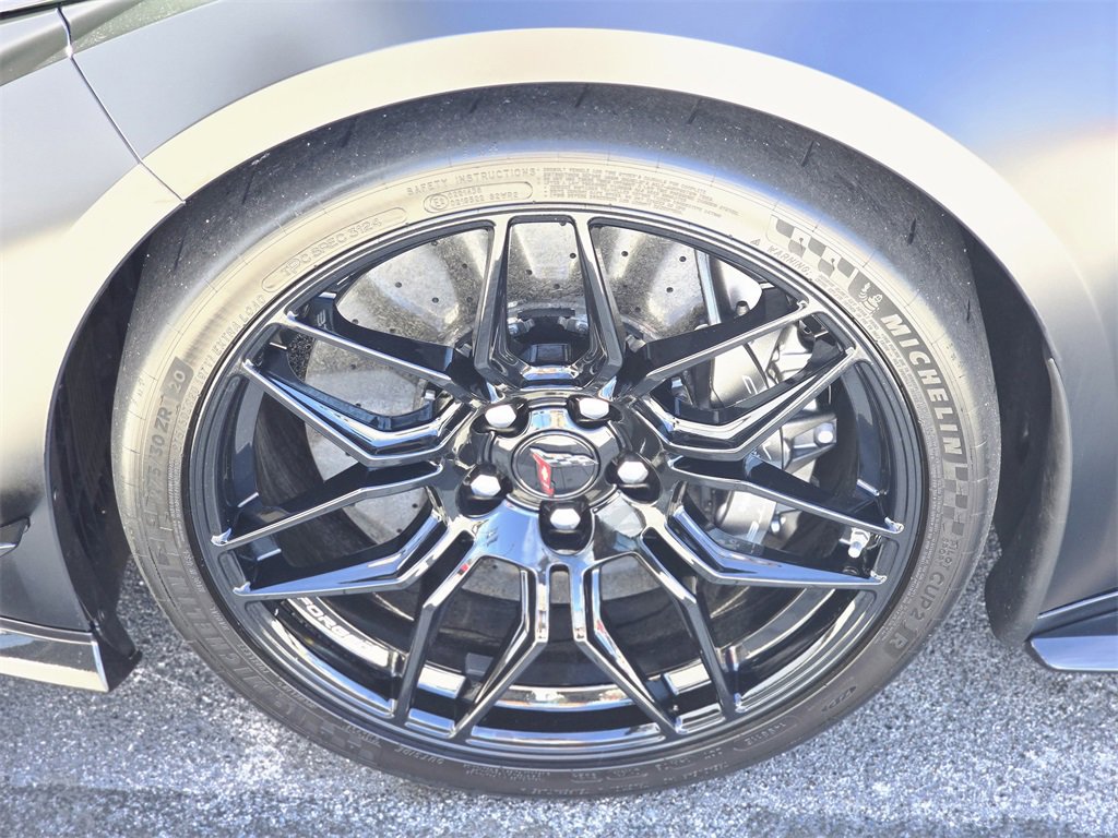 Used 2025 Chevrolet Corvette Z06 w/ Z07 Performance Package image 9