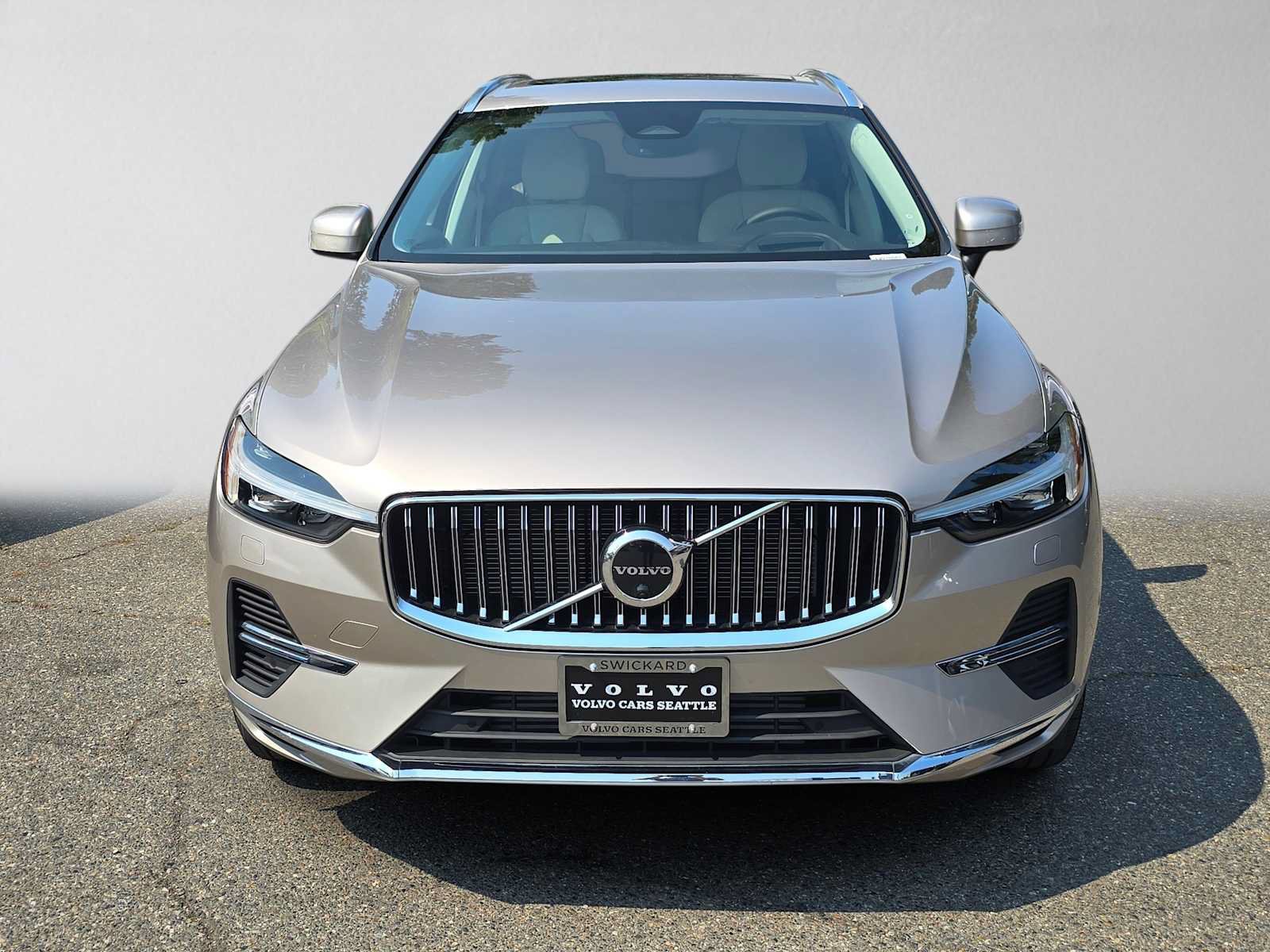 Used 2023 Volvo XC60 T8 Ultimate w/ Climate Package AWD/4WD image 8